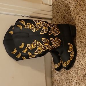 Butterfly point toe boots